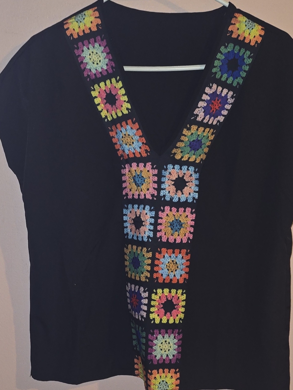 NWOT Boho Faux Crochet Granny Square Print V-Neck Top - Small